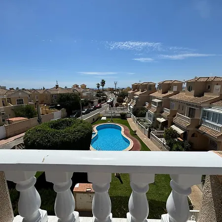 Mediterranean Breeze Casa Trebol 公寓