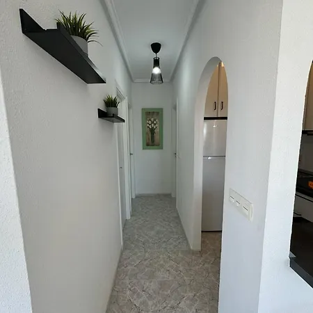 Mediterranean Breeze Casa Trebol 公寓 *