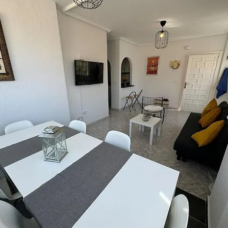 Mediterranean Breeze Casa Trebol 公寓 *