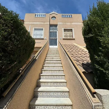 Mediterranean Breeze Casa Trebol 公寓 *